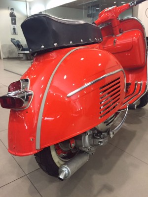 Vespa-150-s-Lack-RAL-3020-Verkehrsrot-1.jpg