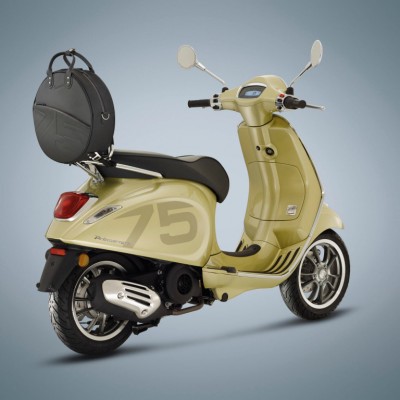 Vespa_Primavera_75_3-4PostDX_grigio-scaled-e1615278317821-1536x1536.jpg